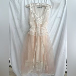Vintage, pastel pink and lace dress